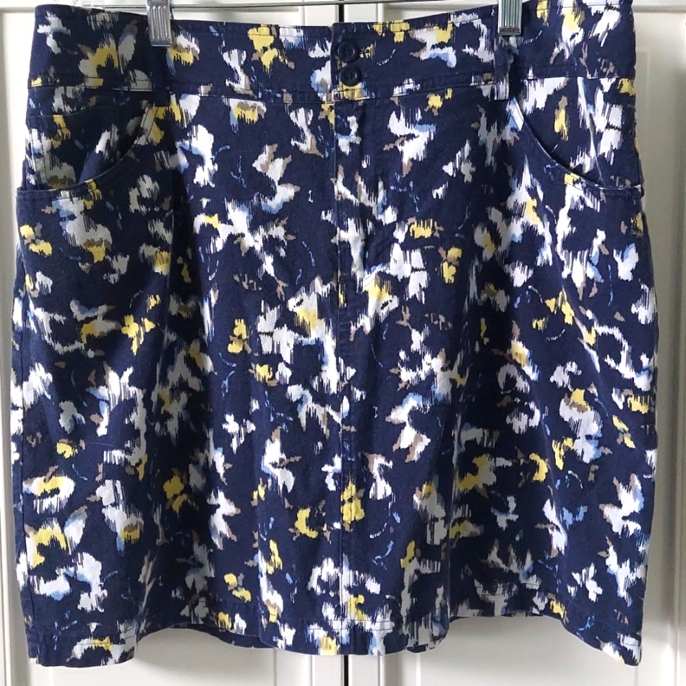 Christopher  & Banks Skorts